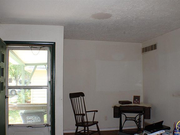 5th image of 910 Lincoln St
