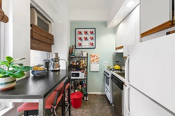 Sold by Douglas Elliman | media 10