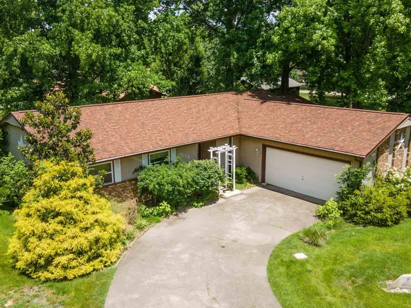 515 E Clark Trl, Herrin, IL 62948