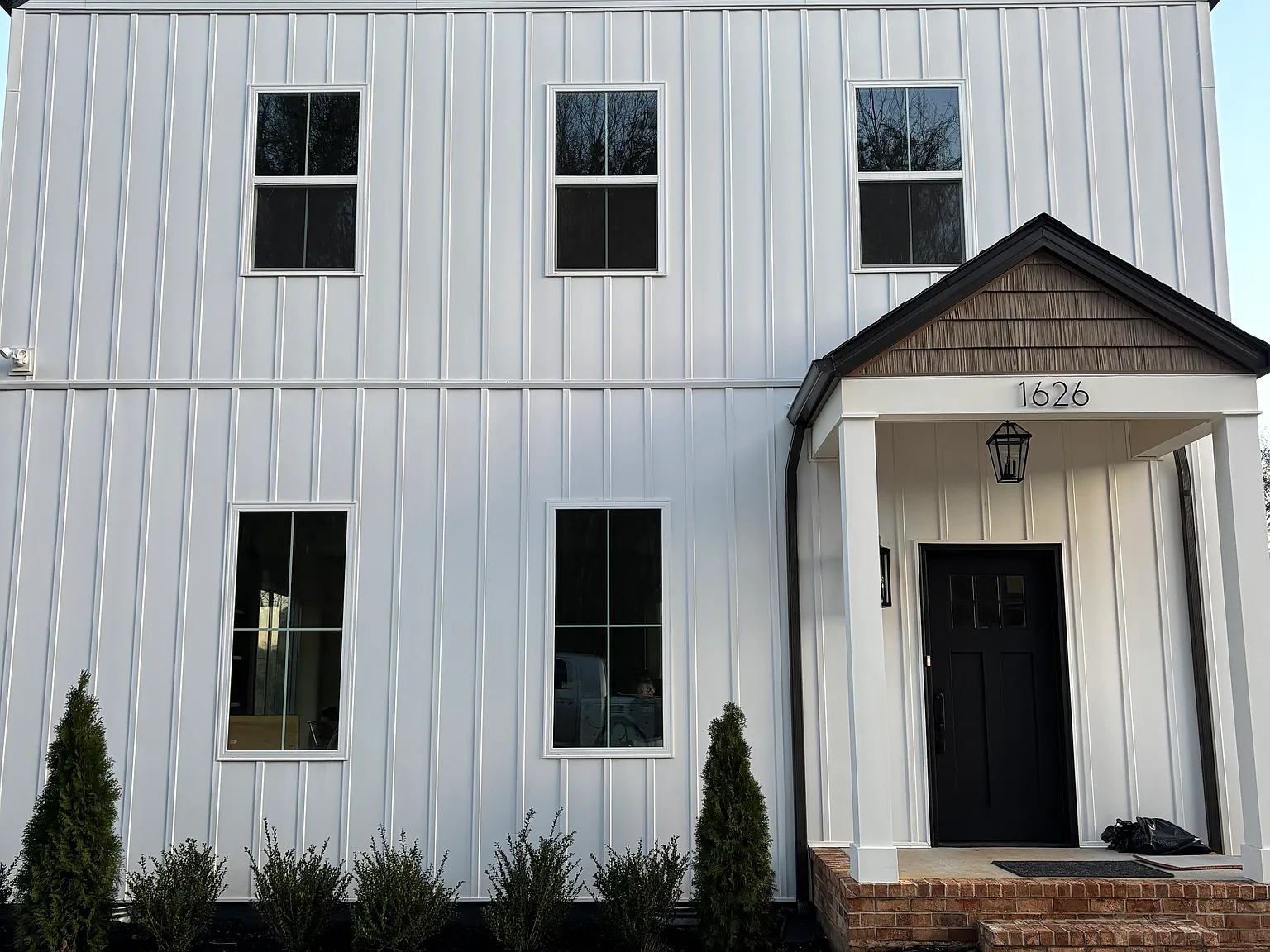 3 bed, 2.5 bath, 1920 sqft, $2,000 — Photo 1