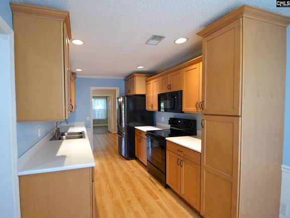 3rd image of 94 N Lake Pointe Dr