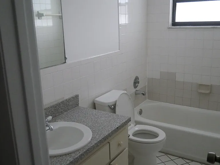 4181 SW 20th St #4 — Photo 9