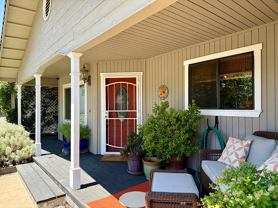 2128 Tiburon Dr