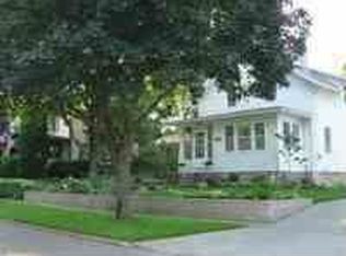 1109 W 19th St, Cedar Falls, IA 50613