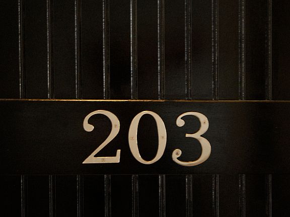 2nd image of 13025 Moorpark St APT 203
