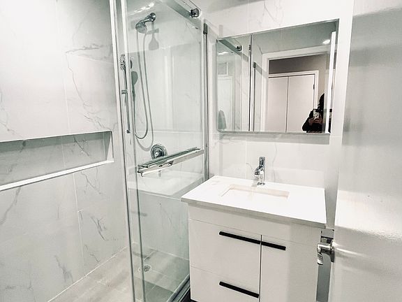 3rd image of 64 4th Ave APT 2
