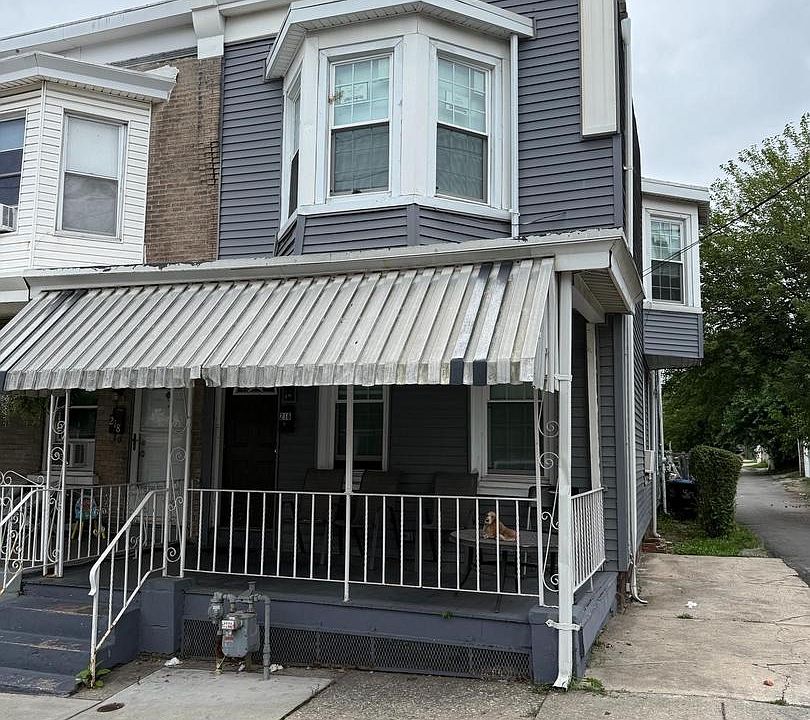 1st image of 216 E Marshall St