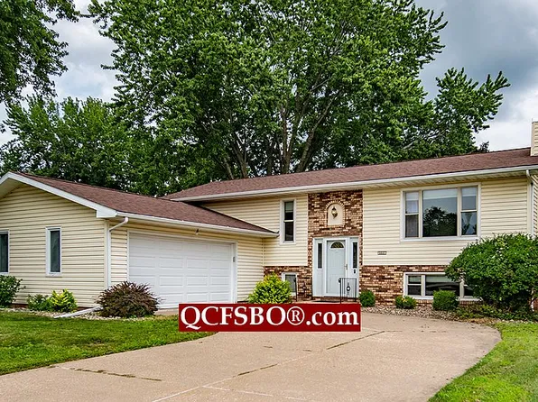3885 Tam O Shanter Dr N, Bettendorf, IA 52722