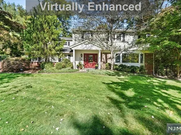588 Colonial Rd, River Vale, NJ 07675