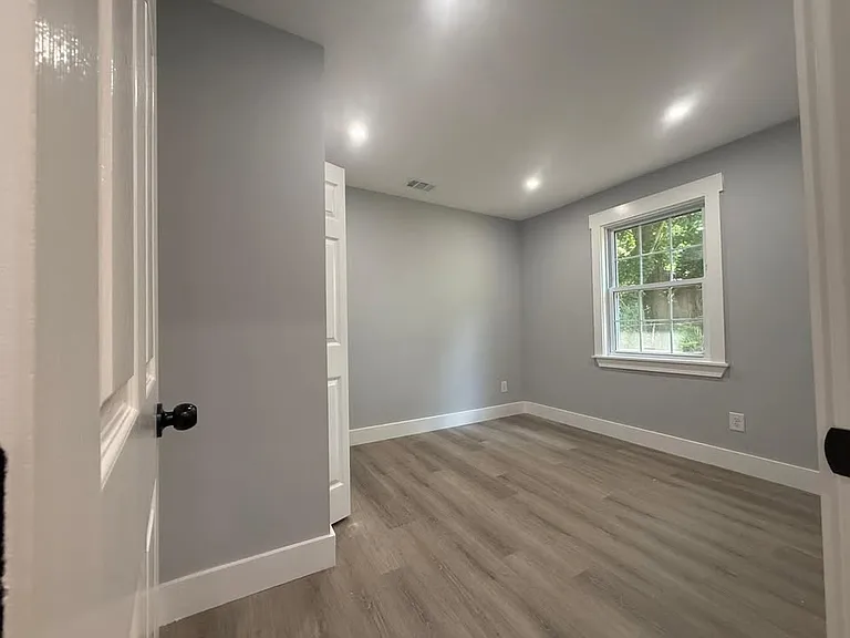 1099 Center St SW #C — Photo 10