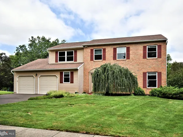 203 Holly Dr, Chalfont, PA 18914