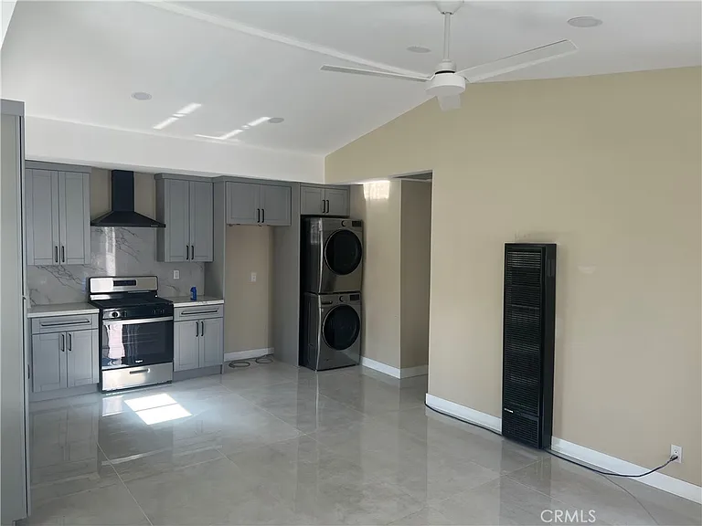 135 1/2 W 88th St #135-1/2 — Photo 4