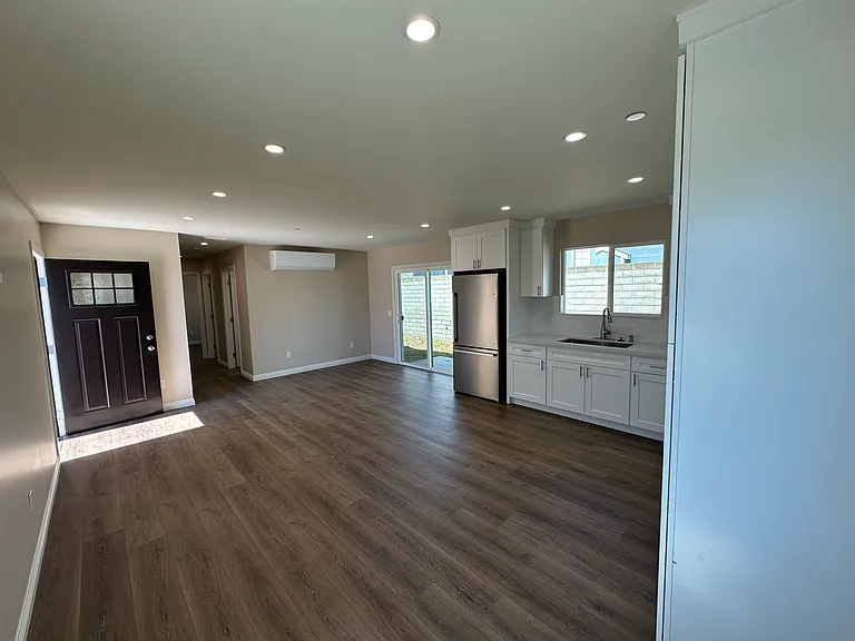 505 Wolff St — Photo 2