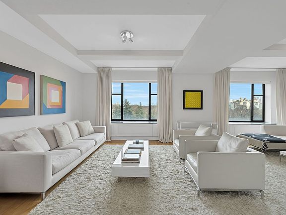 3rd image of 110 Central Park S APT 8B