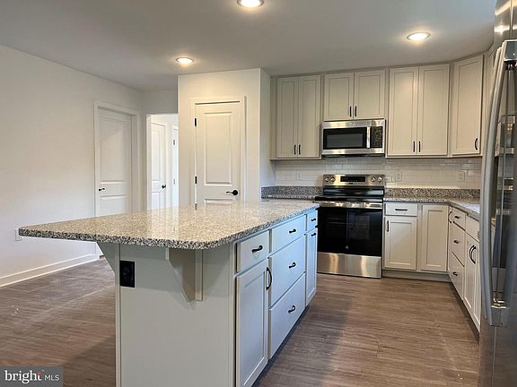 5th image of 99 Grainfield Ct