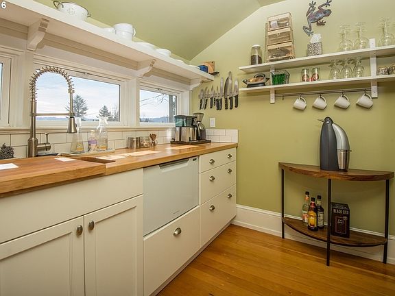 4th image of 204-206 NE Wygant St