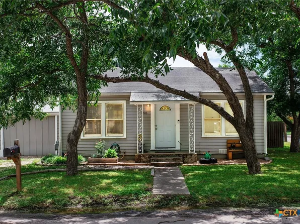 503 Bruns St, Seguin, TX 78155
