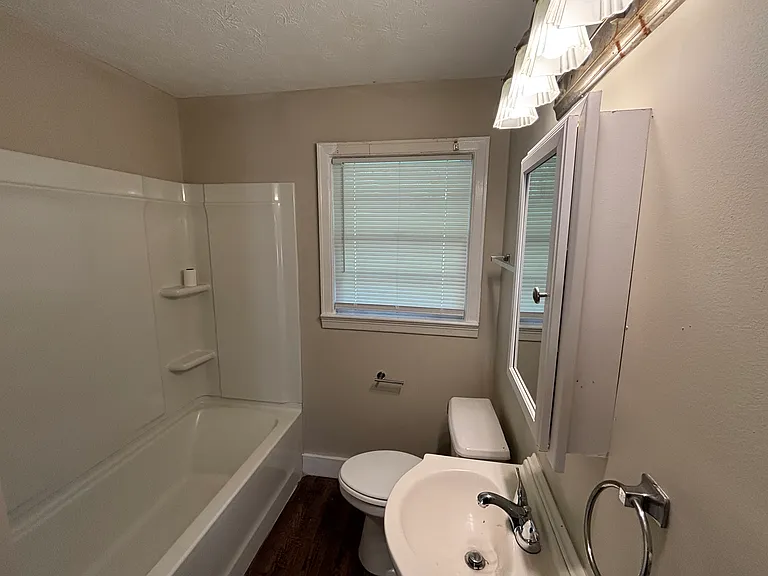 2673 Fernwood Ave — Photo 8