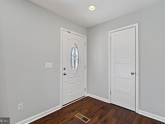3rd image of 1199 Portland Dr