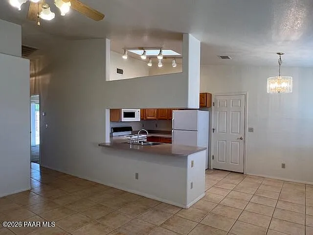 2 bed, 2.0 bath, 2230 sqft, $1,400 — Photo 2