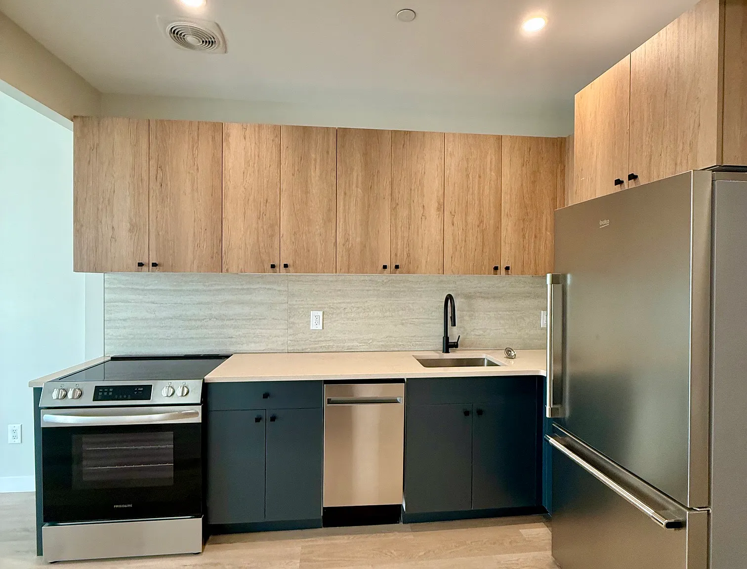 1600 Fulton Street — Photo 3