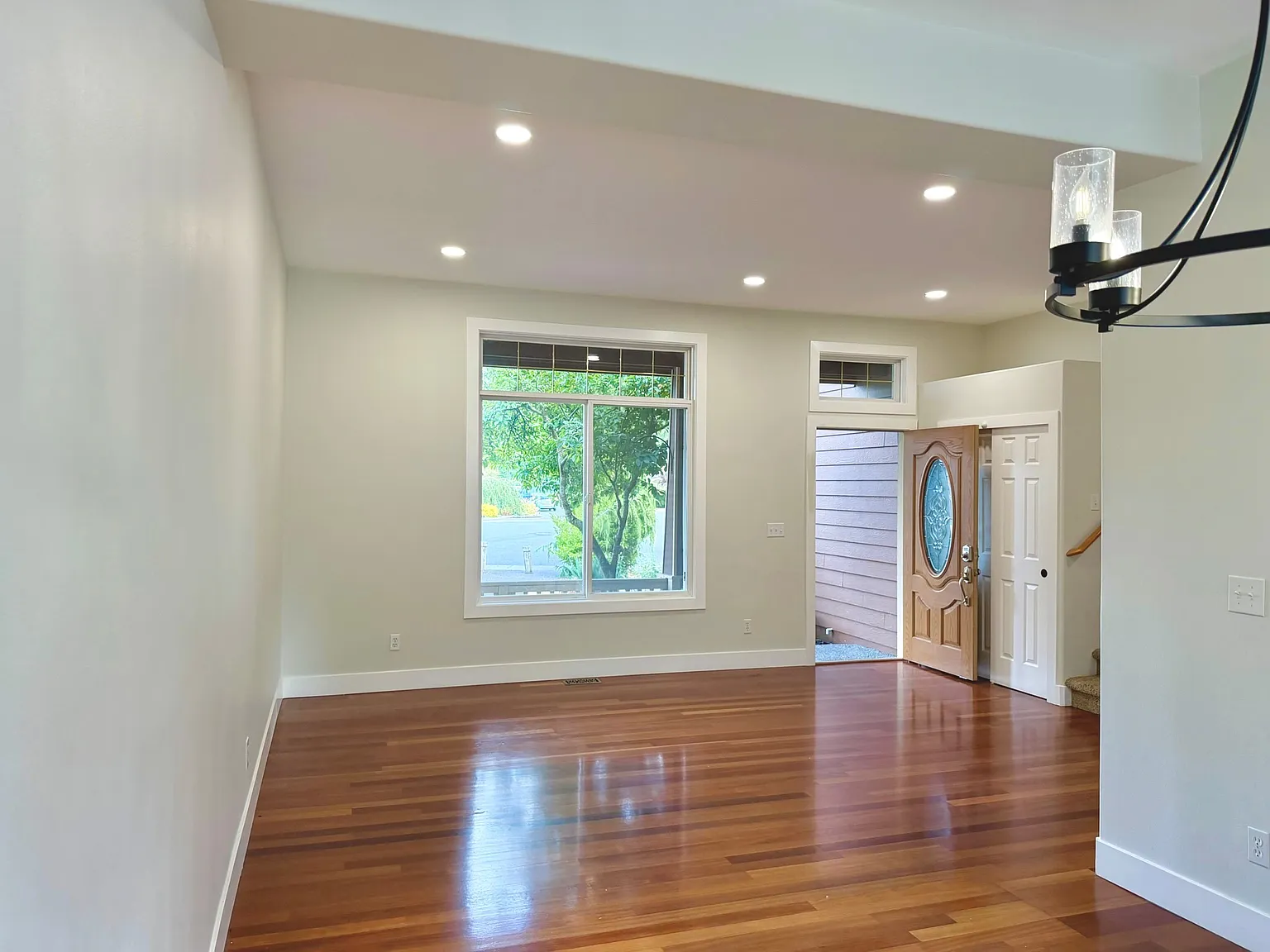 4 bed, 2.5 bath, 2211 sqft, $3,950 — Photo 4