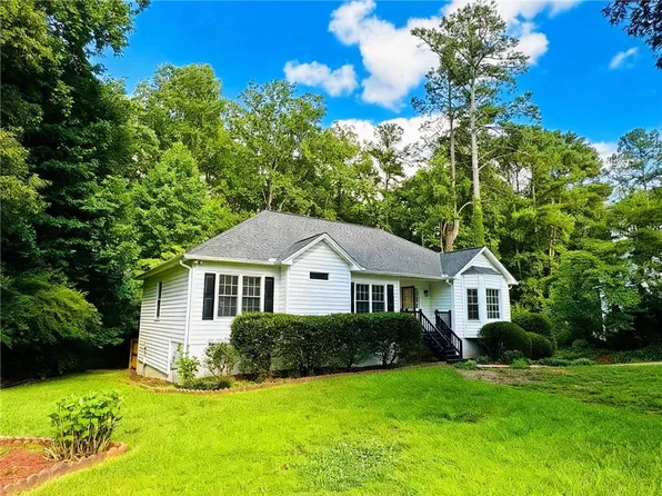 567 Leah Dr, Powder Springs, GA 30127