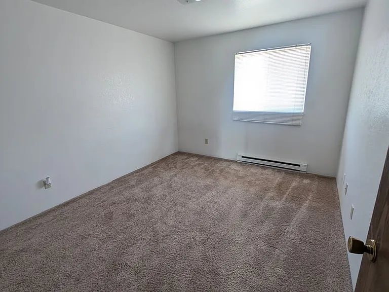 211-225 N Peterson Dr — Photo 41
