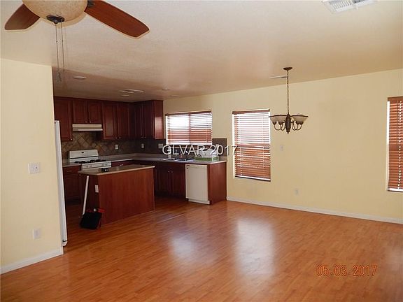 4th image of 178 Gilliflower Ave #0