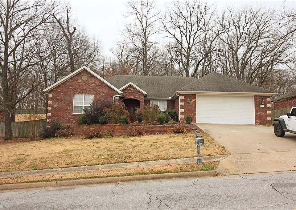 1st image of 205 SW Tunbridge Dr