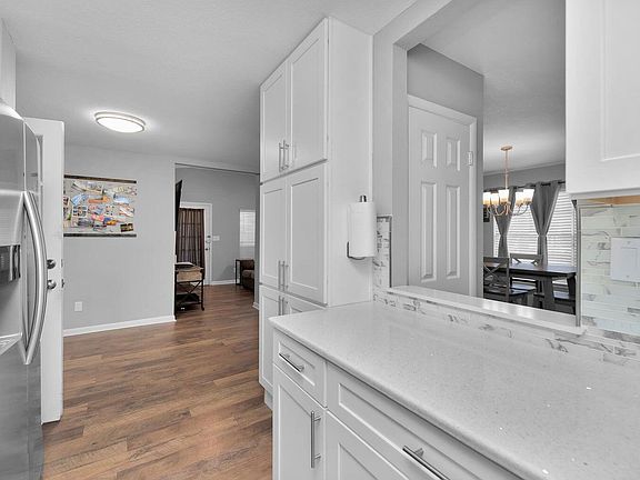 4th image of 309 Newcastle Dr