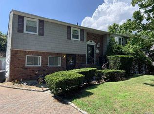 724 Peter Paul Dr, West Islip, NY 11795