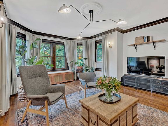 3rd image of 3314 N Oakley Ave #2N