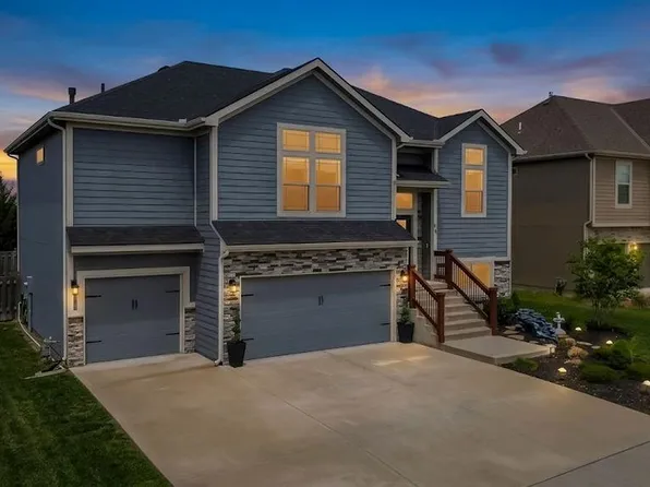 1700 Shadow Dr, Leavenworth, KS 66048
