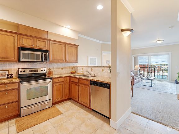 5th image of 1015 Railroad Avenue #410