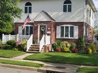 50 Delano Ct, New Hyde Park, NY 11040