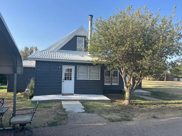 300 Alamo St, Claude, TX 79019