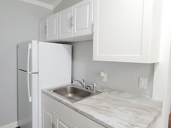 3rd image of 2516 10th Ave S