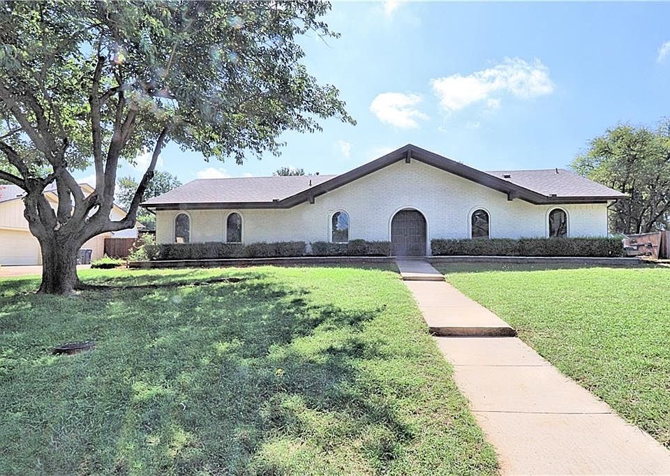 1st image of 222 Bexar Dr