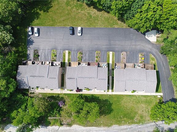 3rd image of 223 Stone Quarry Rd APT B