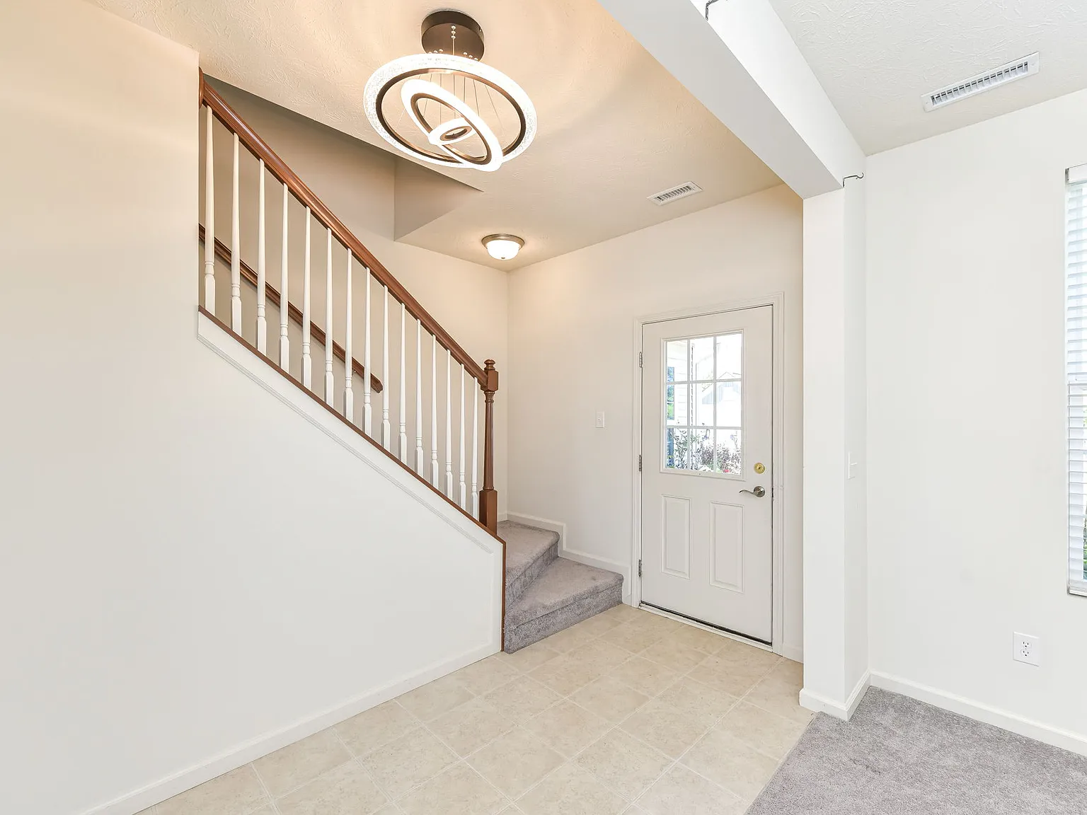 4 bed, 2400 sqft, $2,495 — Photo 2
