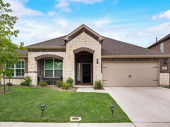 4th image of 2808 Acacia Ln