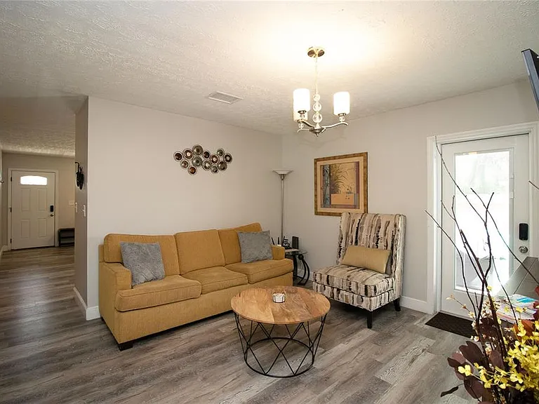 1635 Gladys St #2 — Photo 14