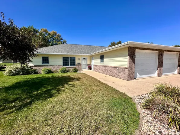 814 Southview Ct W #A, Marshall, MN 56258