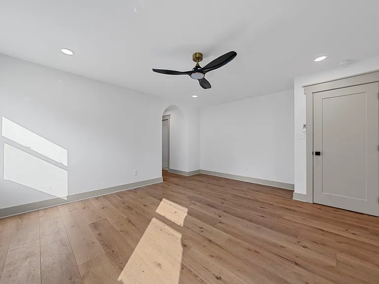 460 Hilltop Trl — Photo 16