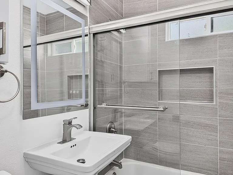 933 Alamitos Ave — Photo 23
