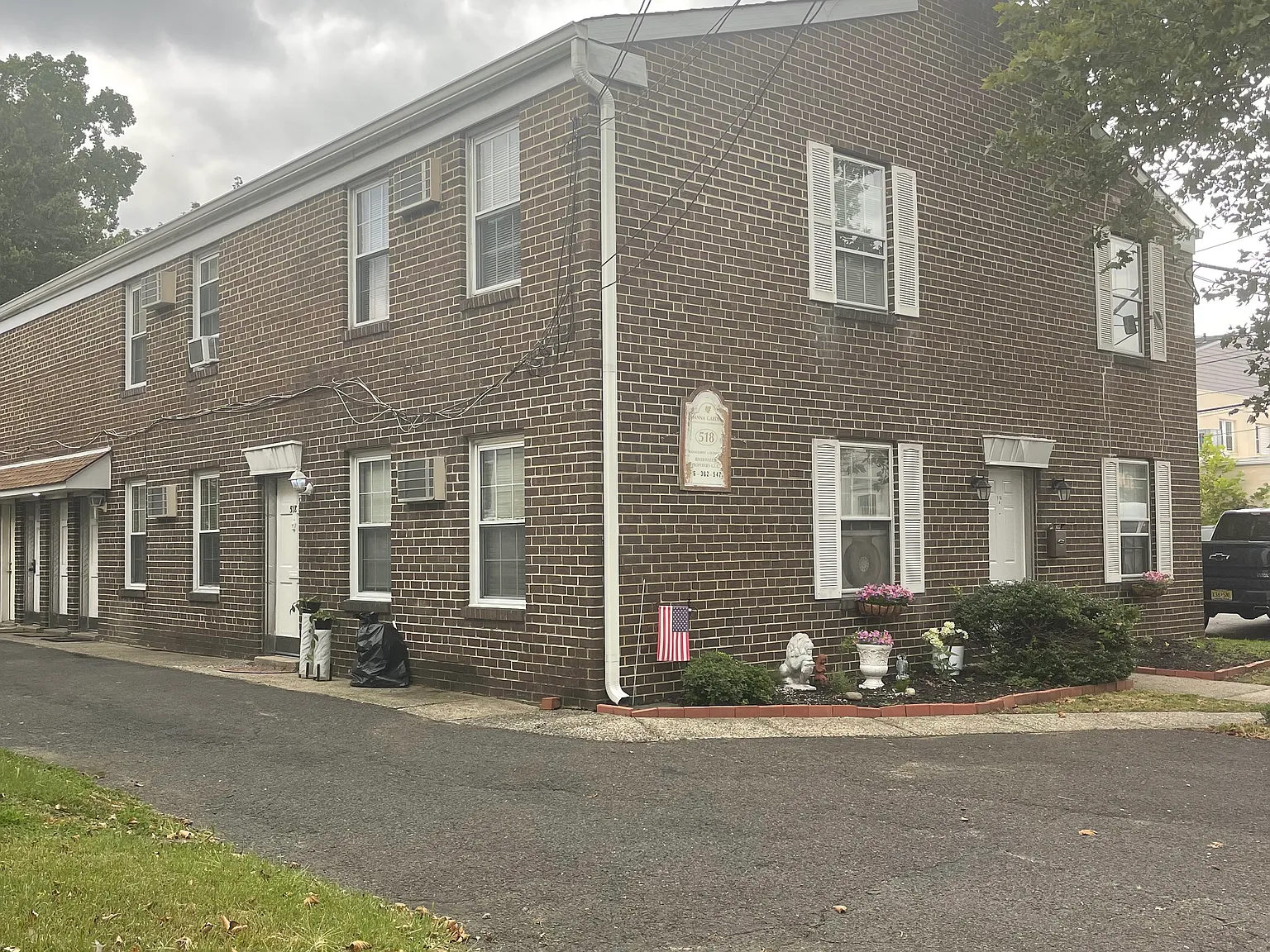 2 bed, 950 sqft, $1,650 — Photo 1