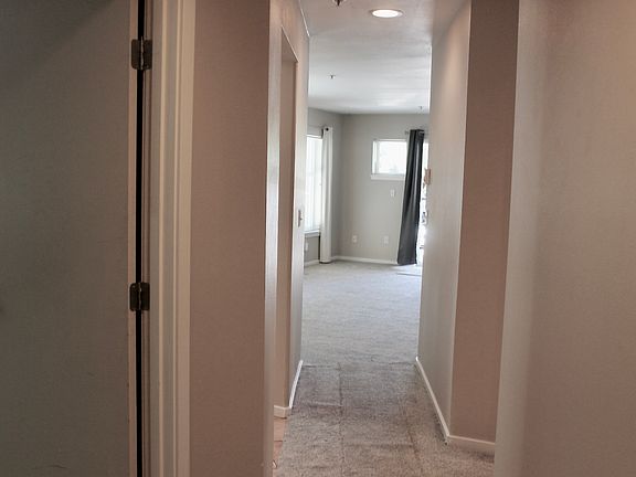 2nd image of 12345 Roosevelt Way NE APT 207