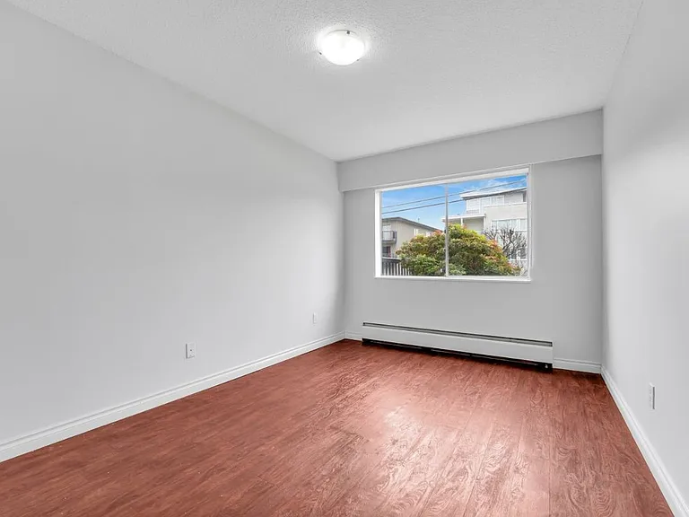 435 Ash St — Photo 6