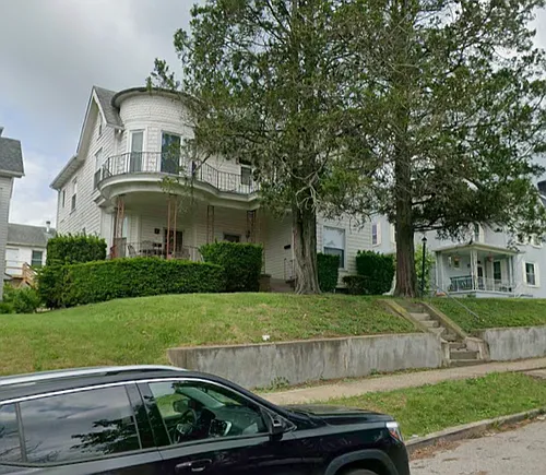 215 Station St #B Photo 1